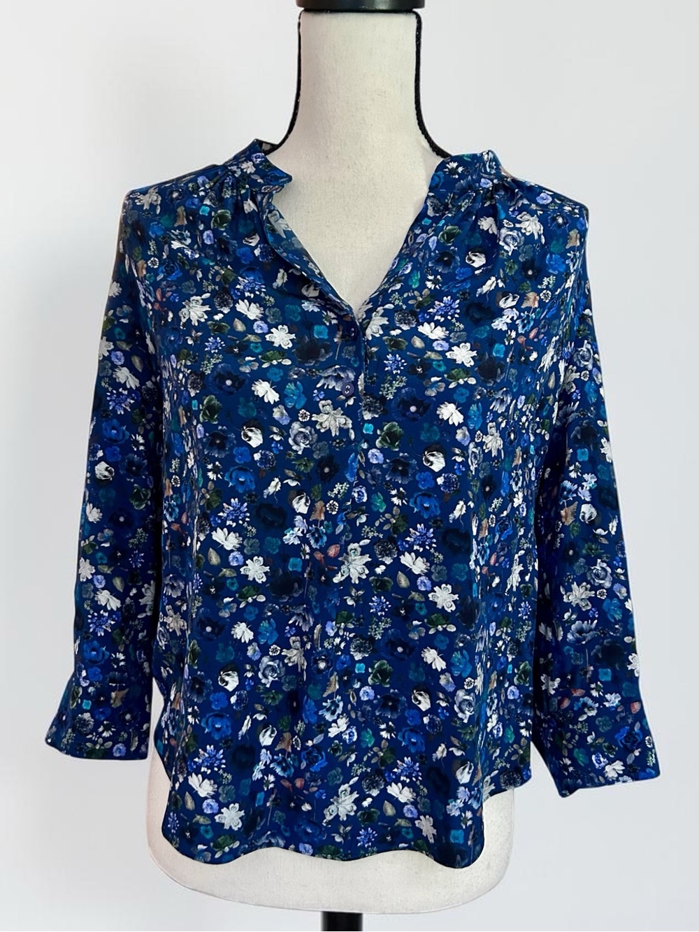 Margaret O’Leary 100% Silk Blue Floral Popover Blouse Top Sz Small Boho